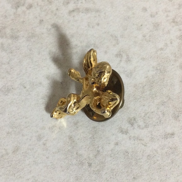 Gold Cupid pin with front leg pose - Picture 2 of 6